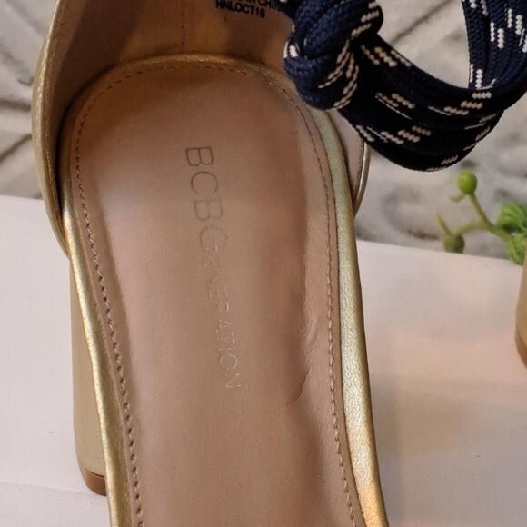 BCBGENERATION TELILA ANKLE STRAP SANDAL IN GOLD SIZE 8.5M - Picture 11 of 16